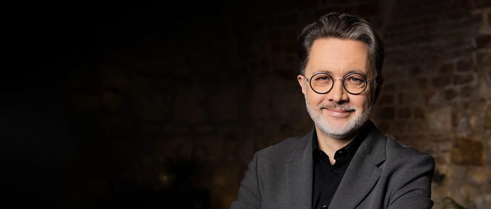 Jak pisać teksty, które wciągają od pierwszego zdania, masterclass z Michałem Rusinkiem